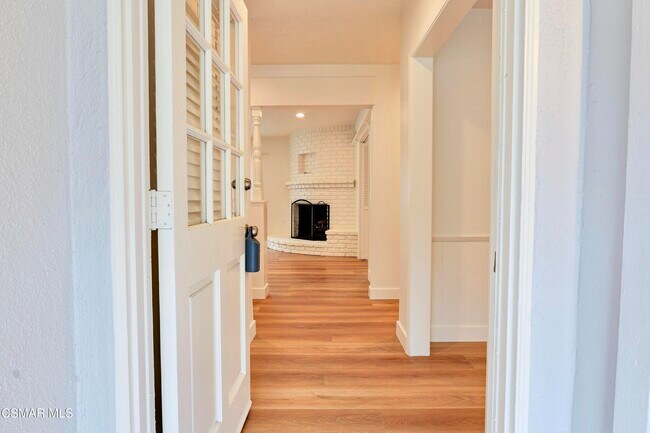 Building Photo - 23939 Oxnard St