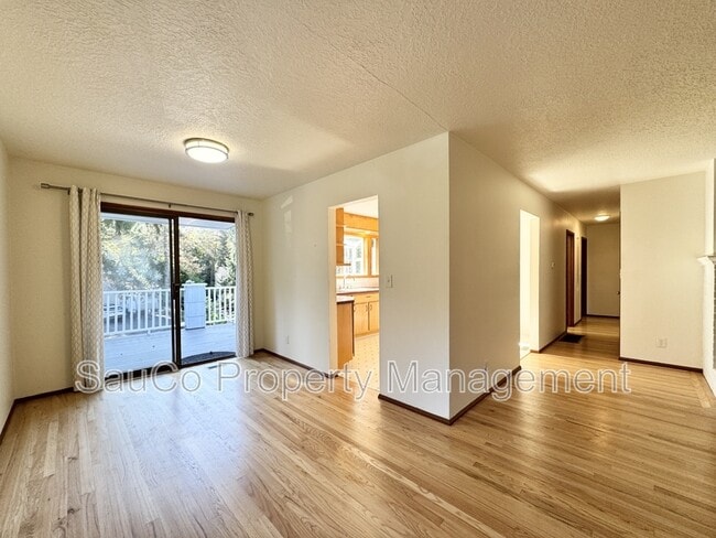 Building Photo - 4751 SW 53rd Ave