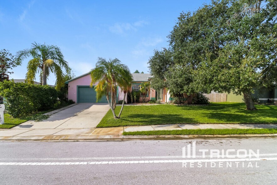 Primary Photo - 1801 Mapleleaf Blvd