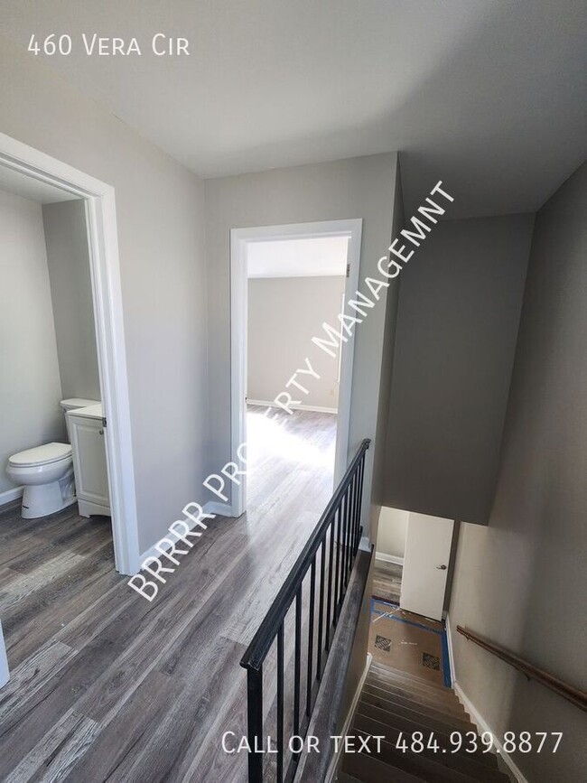 Building Photo - 460 Vera Cir