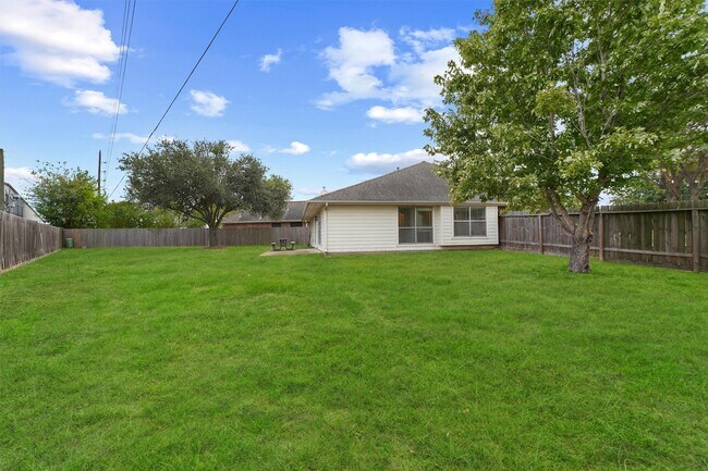 Building Photo - 14631 Englebrook Dr