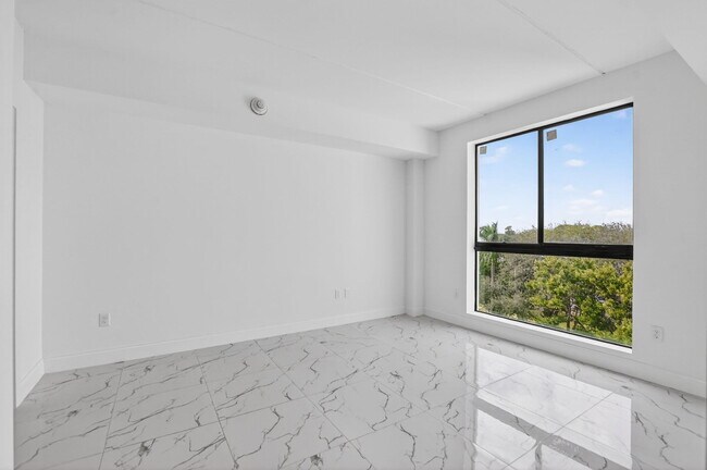 Building Photo - 350 W Hidden Valley Blvd