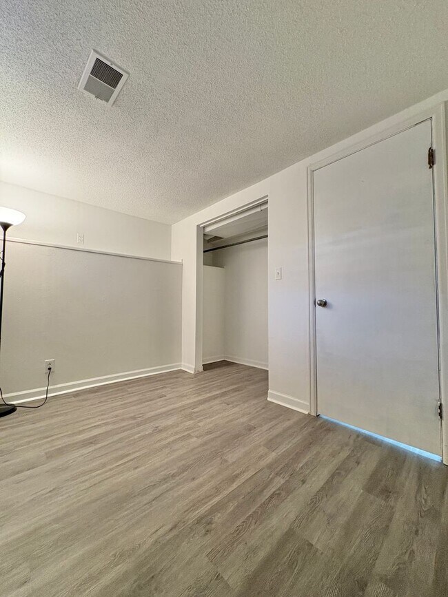 Building Photo - Immaculate, Updated, & Bright Home in West...