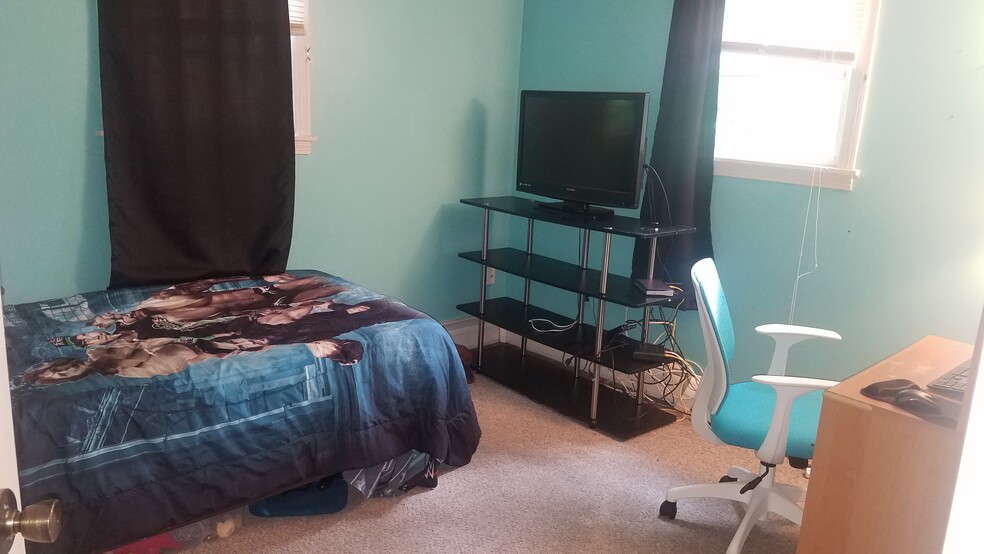 Bedroom 2 - 24 Carriage Dr