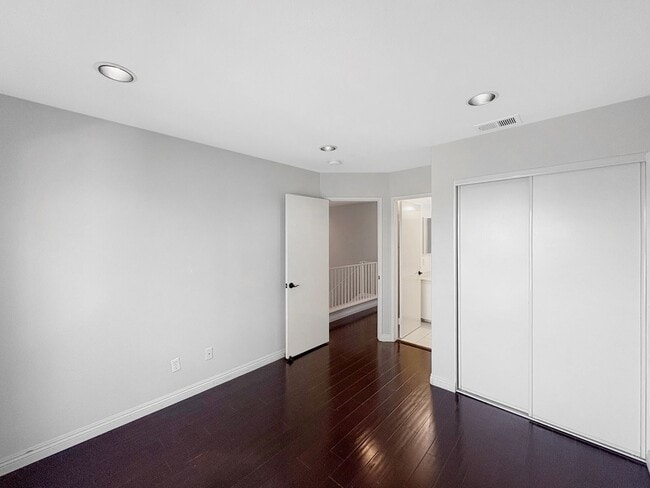 Building Photo - Bright & Spacious 2-Bedroom Home in Mira Mesa