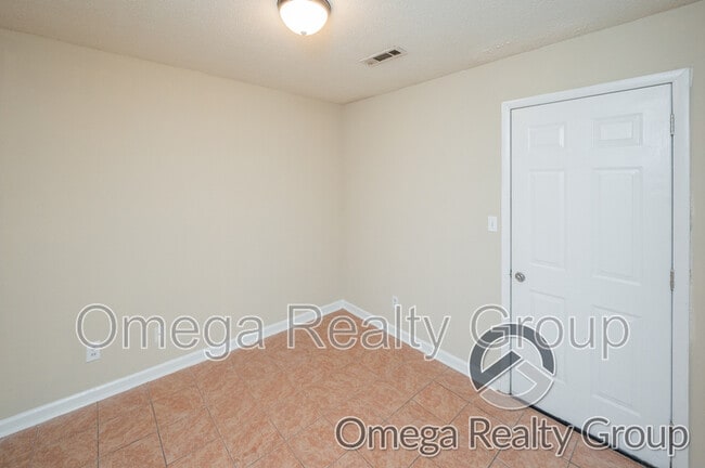 Building Photo - 3328 Meridian St N