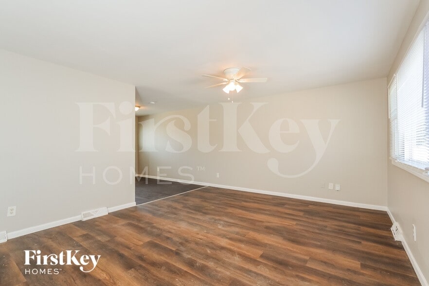 Building Photo - 955 Lorraine Ave