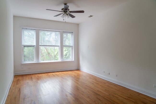 Building Photo - Uptown - 2 Bed / 1 Bath - In-Unit Laundry