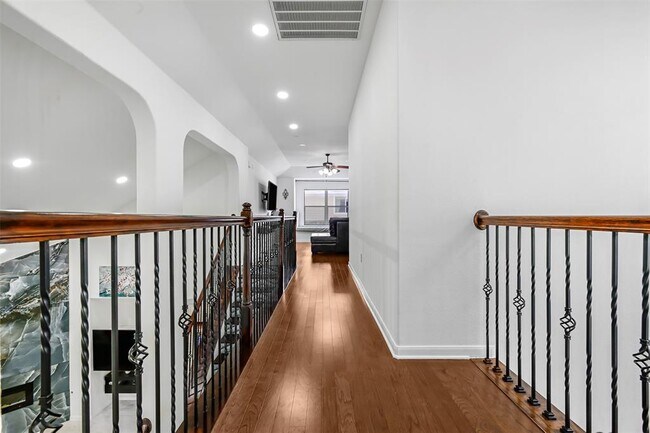 Building Photo - 300 Southern Cross Dr