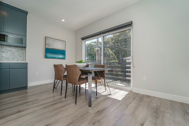 Building Photo - 4532 St Charles Pl