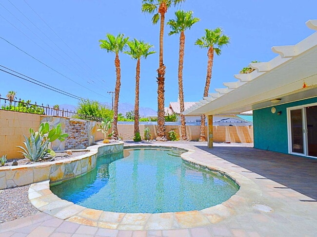 Building Photo - Cozy 3 bed 2 bath Cathedral City home