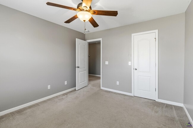 Building Photo - 100 Stoney Creek Dr