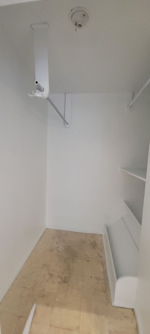 Building Photo - Amazing 4 bedroom/2 bath Two-story home wi...