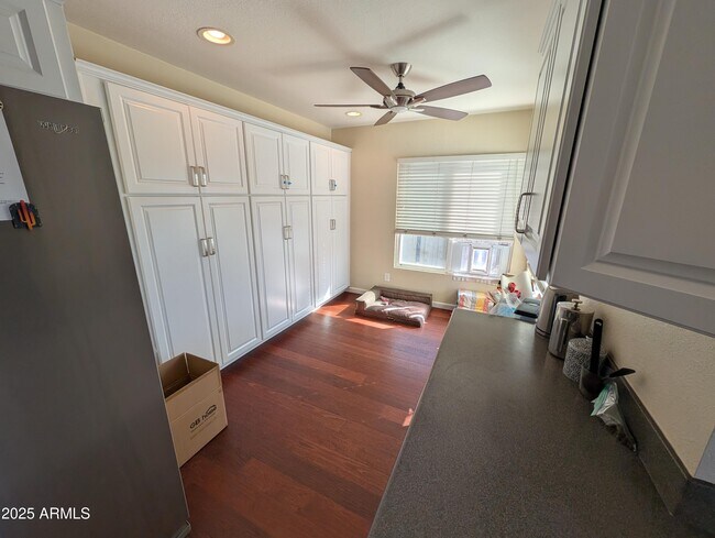 Building Photo - 4909 E Presidio Rd