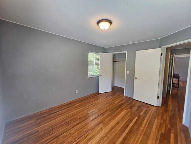 Building Photo - 7 Elm Ct