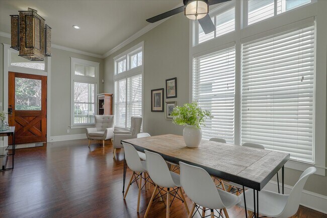 Building Photo - 2618 Thomas Ave