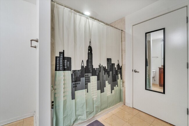 Building Photo - 520 S State St