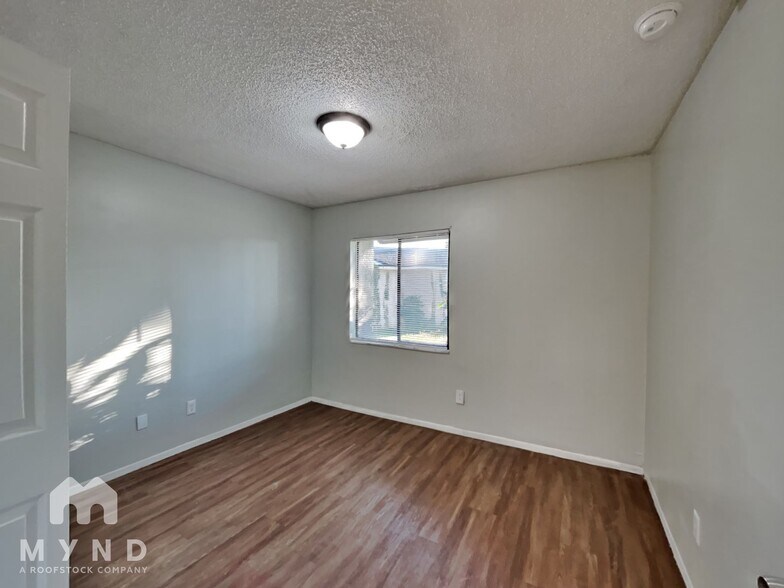 Building Photo - 1060 Huntington Ct