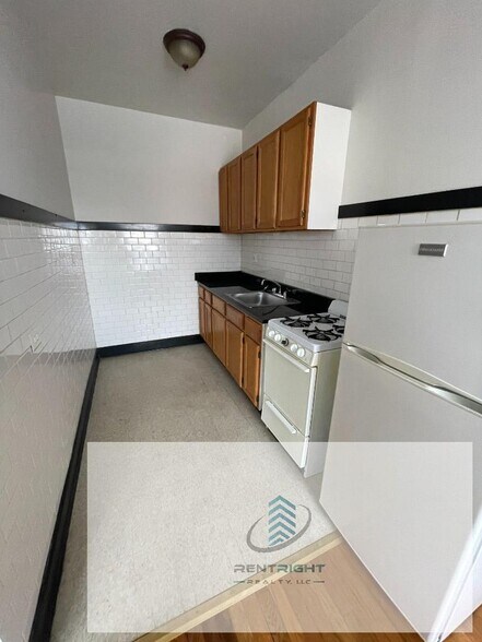 Building Photo - 4354 N Elston Ave
