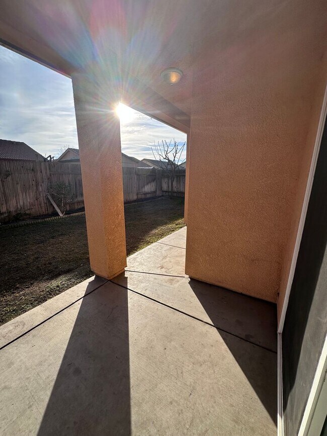 Building Photo - 615 New Zealand Dr