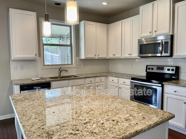 Building Photo - 7531 Silk Tree Pointe