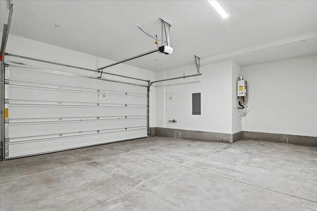 Building Photo - 72 Hornbeck Ln