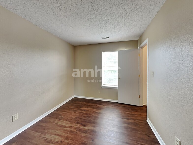 Building Photo - 7650 Scatter Woods Ln