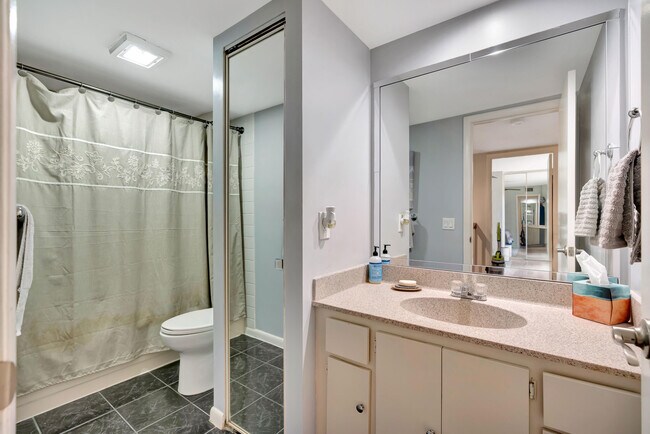 Building Photo - 148 Heritage Way