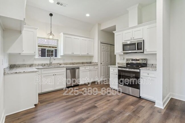 Building Photo - 7744 Cedar Trail Dr