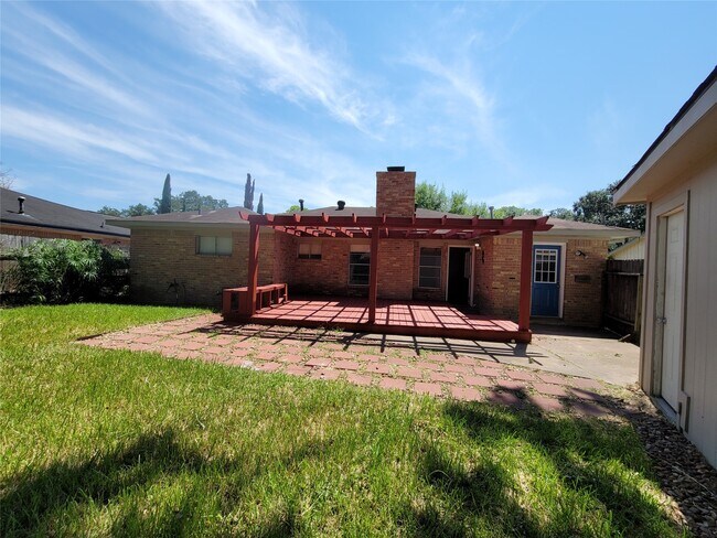 Building Photo - 9322 Fairdale Ln