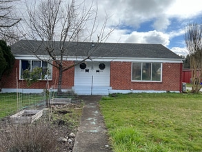 Building Photo - 2919 Lincoln St