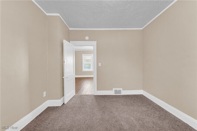 Building Photo - 54 W Grace St