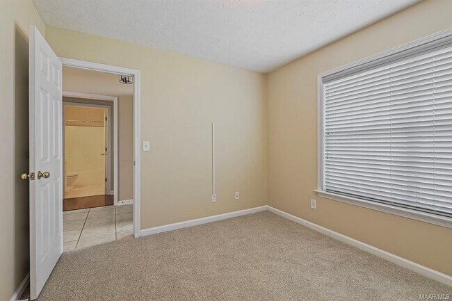 Building Photo - 8990 Stoneridge Pl