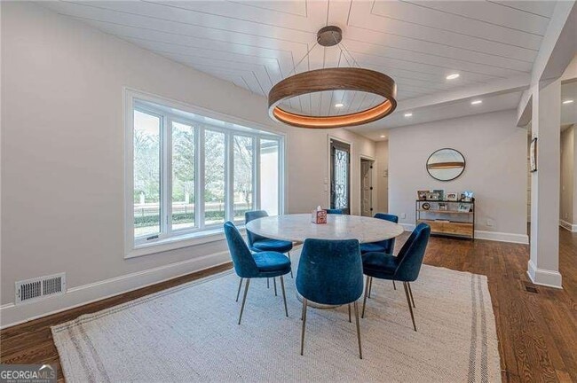 Building Photo - 4562 Columns Dr SE