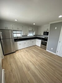 Building Photo - Cozy Renovated 2-Bedroom Home in Emmaus – ...