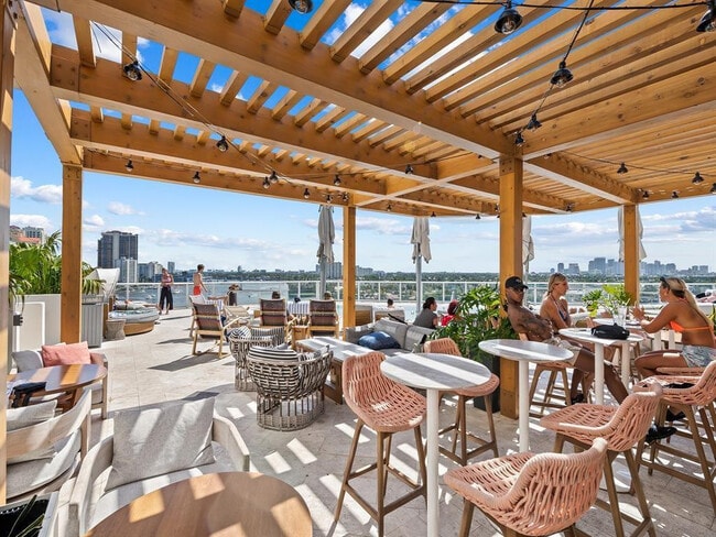 Building Photo - 401 N Birch Rd