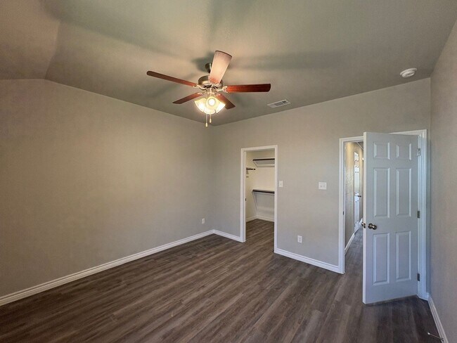 Building Photo - 2109 Wildewood-A