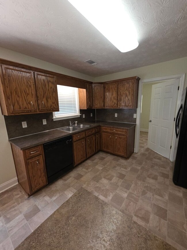 Building Photo - 22 Shadowridge Ln