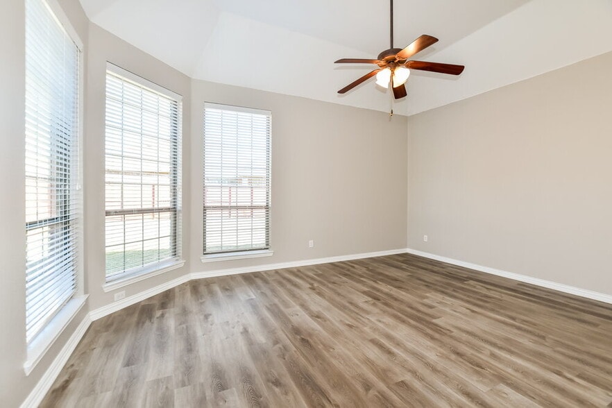 Building Photo - 2813 Independence Dr