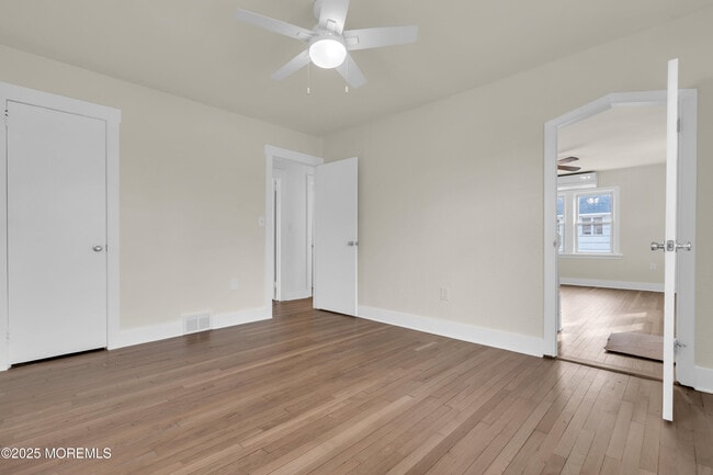 Building Photo - 2061 Lakewood Rd