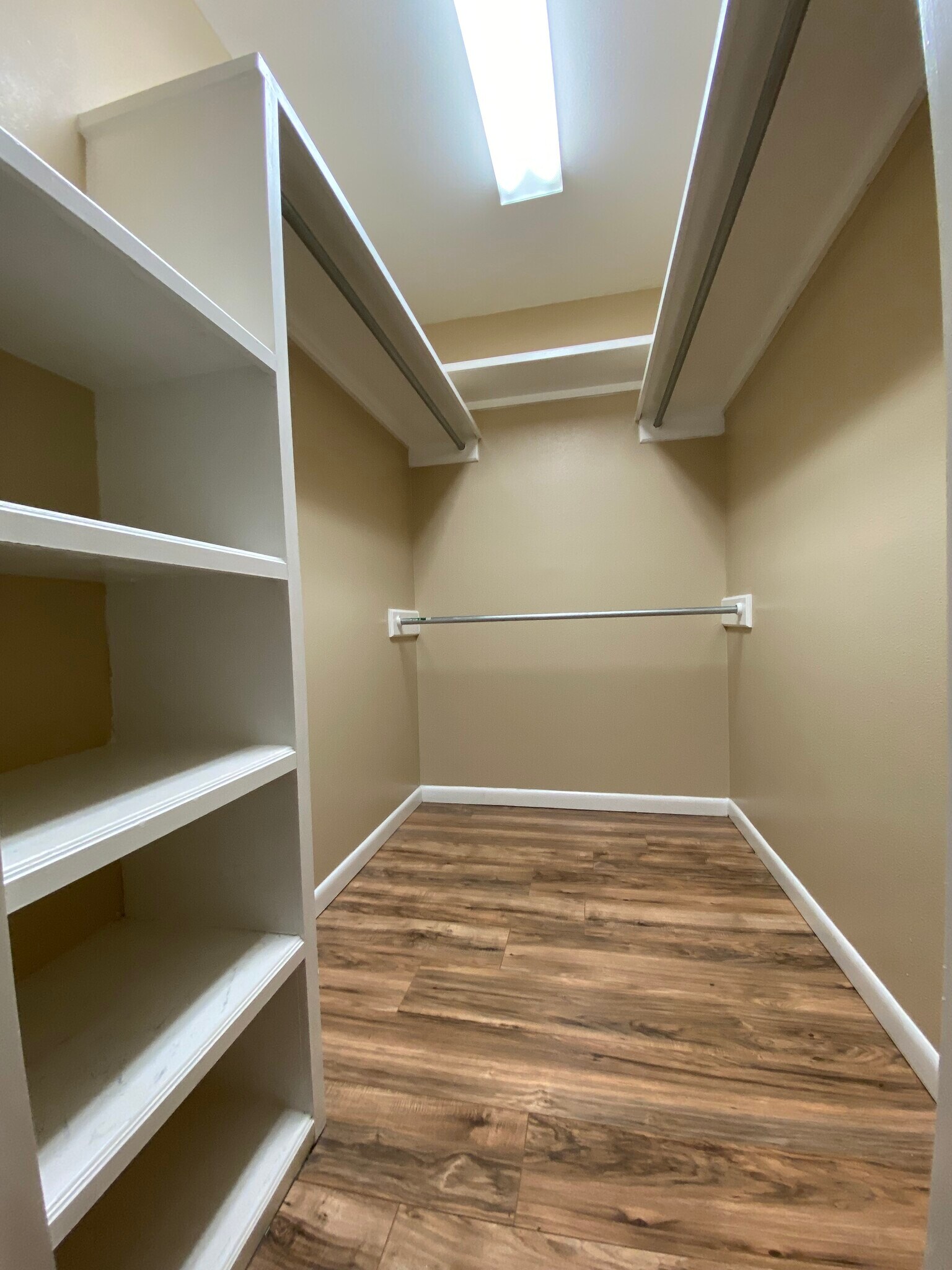 Building Photo - 1209 Swallow Ave