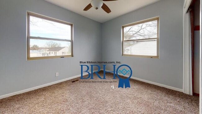 Building Photo - 3236 Sunset Ave