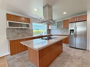 Building Photo - Nice single family home with gorgeous kitchen
