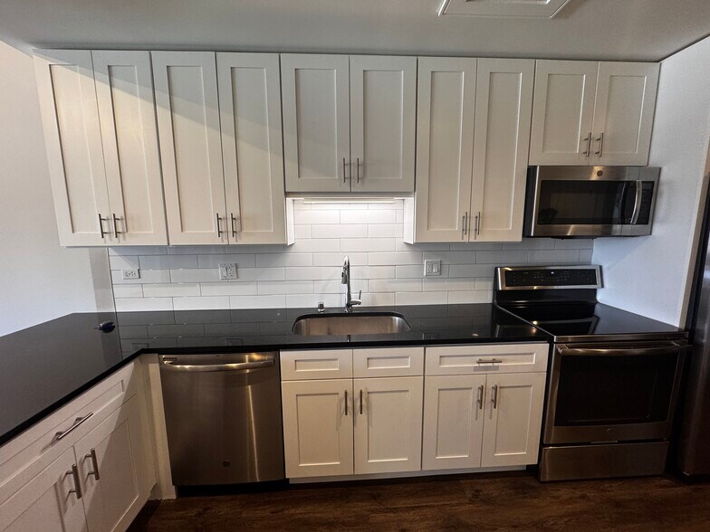 Building Photo - 3845 N Broadway St