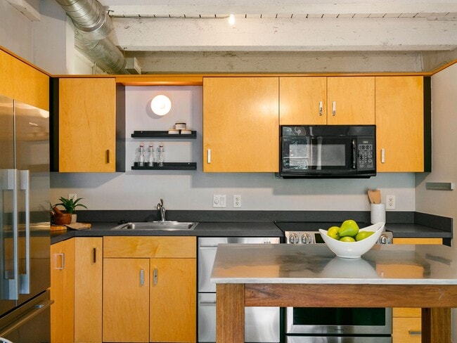 Building Photo - Historic Chown Pella Building - east facing Pearl District loft w/parking & storage