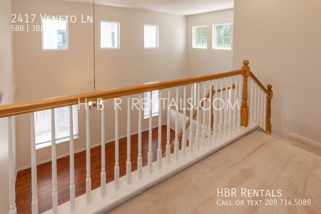 Building Photo - 2417 Veneto Ln