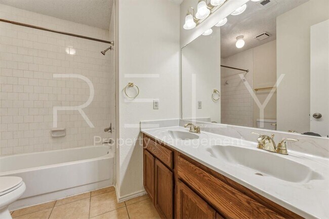 Building Photo - 604 David Curry Dr