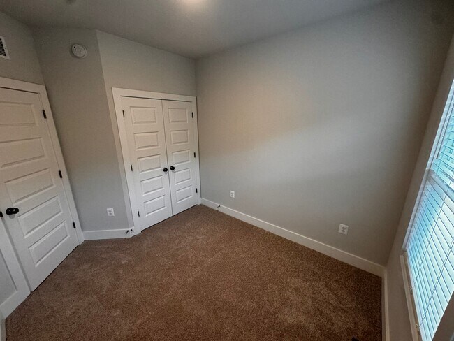 Building Photo - 9935 Golden Trout Ln