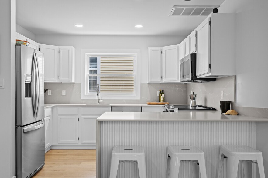 Building Photo - 9417 Winchester Ave