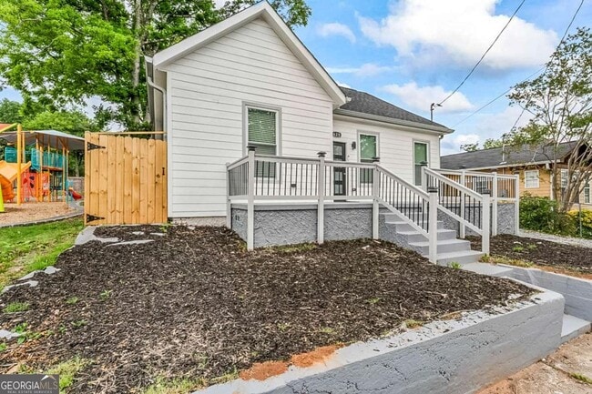 Building Photo - 620 Echo St NW